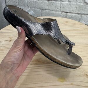 Mephisto Agacia T-Strap Flip-Flop Sandal Pewter Silver Metallic Leather EU 41